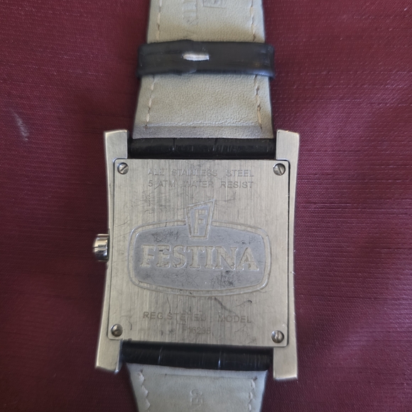 Festina Black Leather Strap Watch with Silver Accents (Working) - Picture 2 of 3